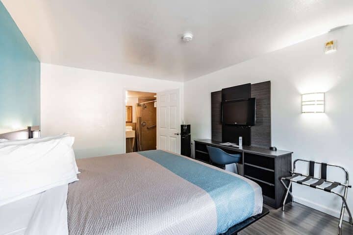 Room 12 of 22