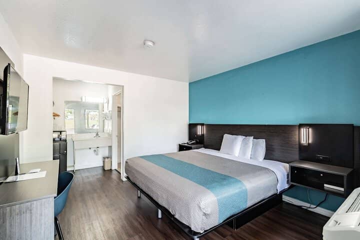 Room 4 of 22
