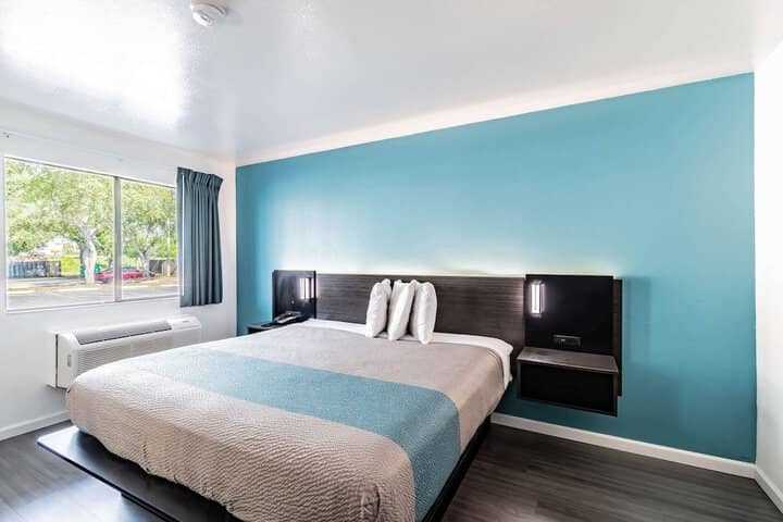 Room 11 of 22