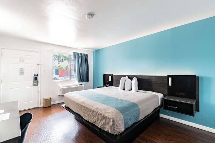 Room 8 of 22